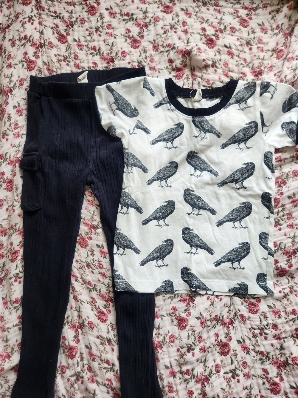 kate quinn Navy Ribbed Cargo Pants & White Raven-Print Top Size 6